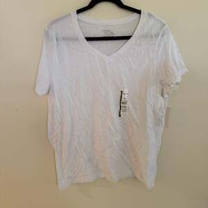 Time and Tru White V-Neck T-Shirt